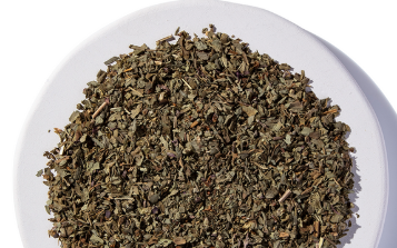 Basil Leaf Cut and Sifted